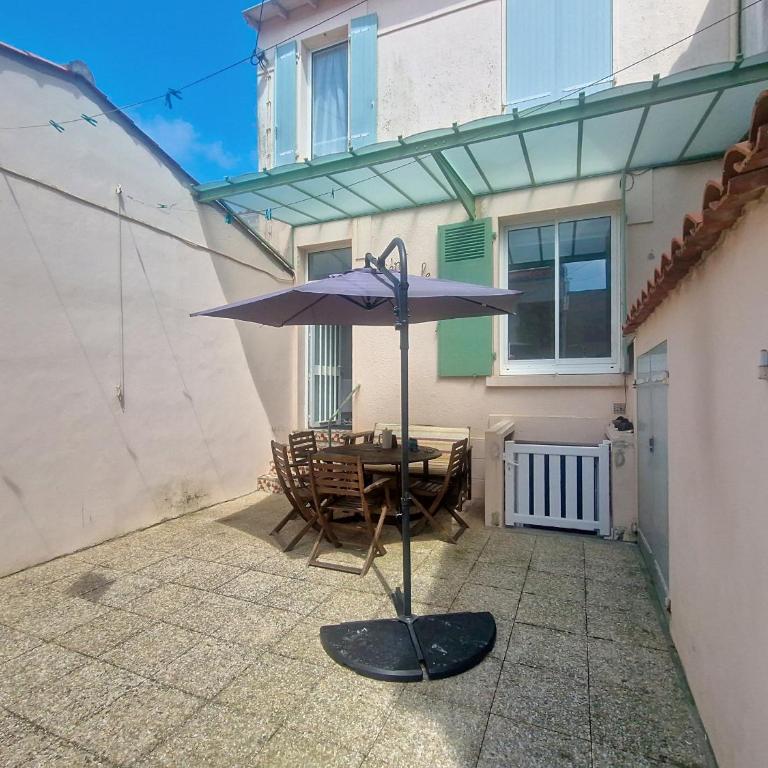 Maison de ville T3 avec cour proche port et plage - Les Sables d'Olonne - FR-1-331-72 - Holiday Home (4 Adults) - 1