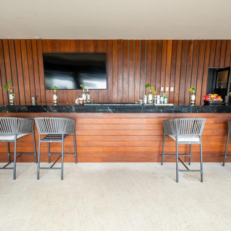 Luxury 1BR condo-Amazing Oceanviews Prime location close to beach - One-Bedroom Apartment with Sea View and Terrace - 44
