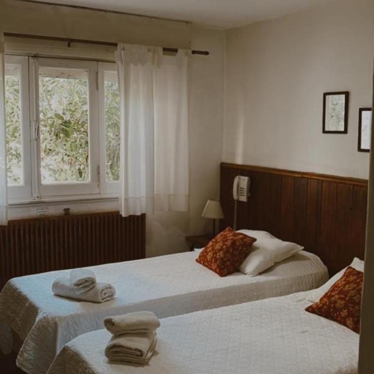 Hostería El Ñire - Habitación Doble con baño privado - 2 camas - 4