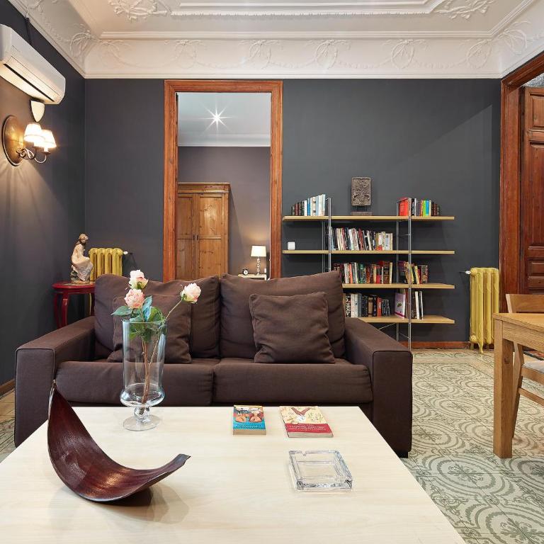 Fewdays Barcelona Apartments - Two Bedroom Family Apartment with balcony - Avenida Diagonal, 347 - 1