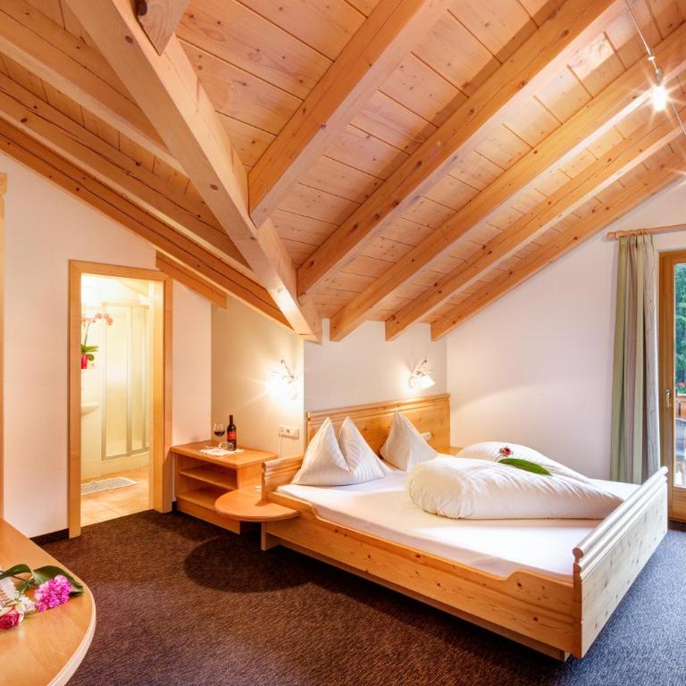 Hotel Wiesl - Double Room with Balcony - 9