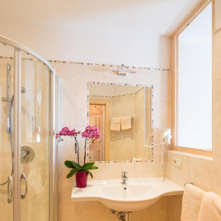 Hotel Wiesl - Double Room with Balcony - 6