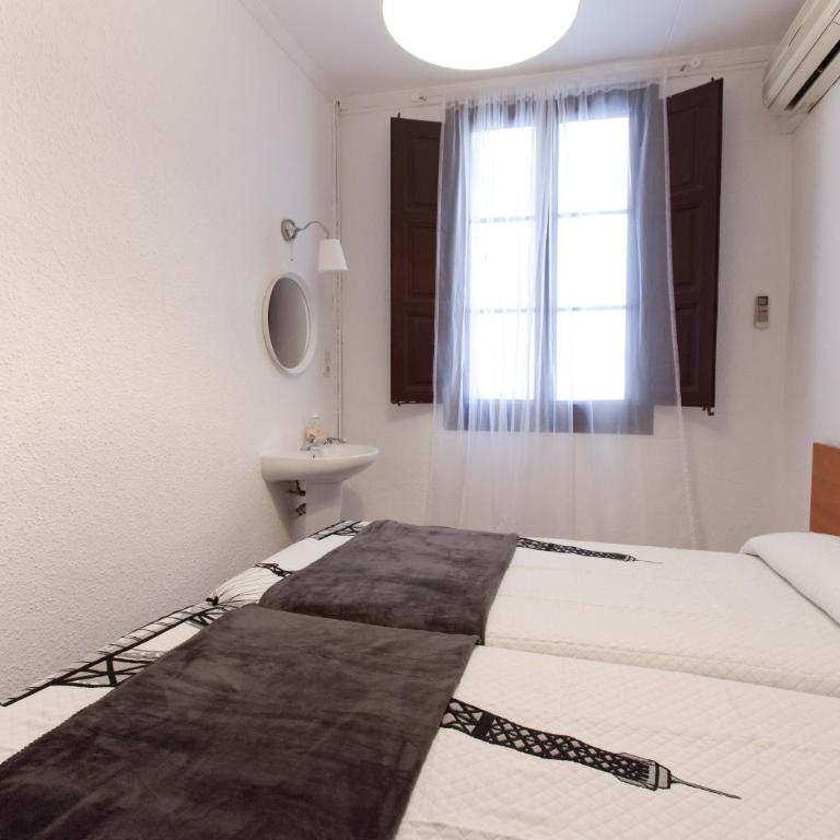 Hostal Dragonflybcn - Twin Room with Shared Toilet - 7