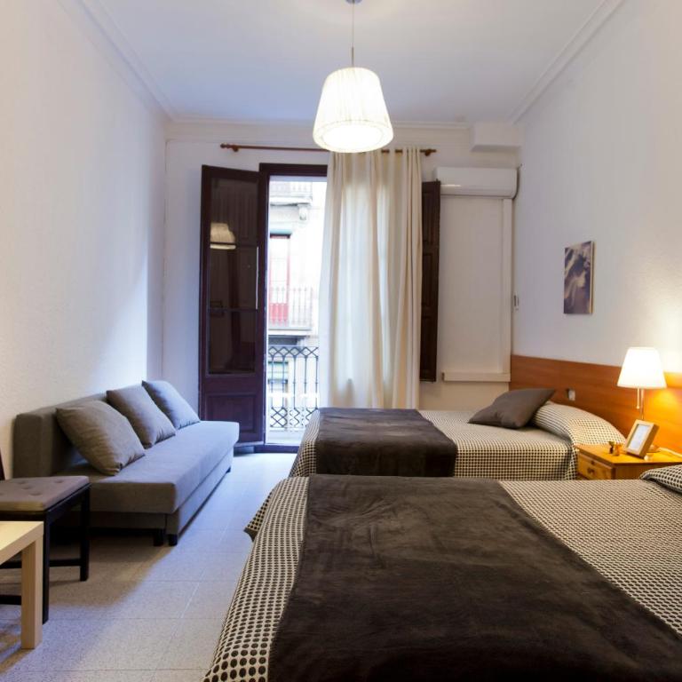 Hostal Dragonflybcn - Quadruple Room with Shower - 1