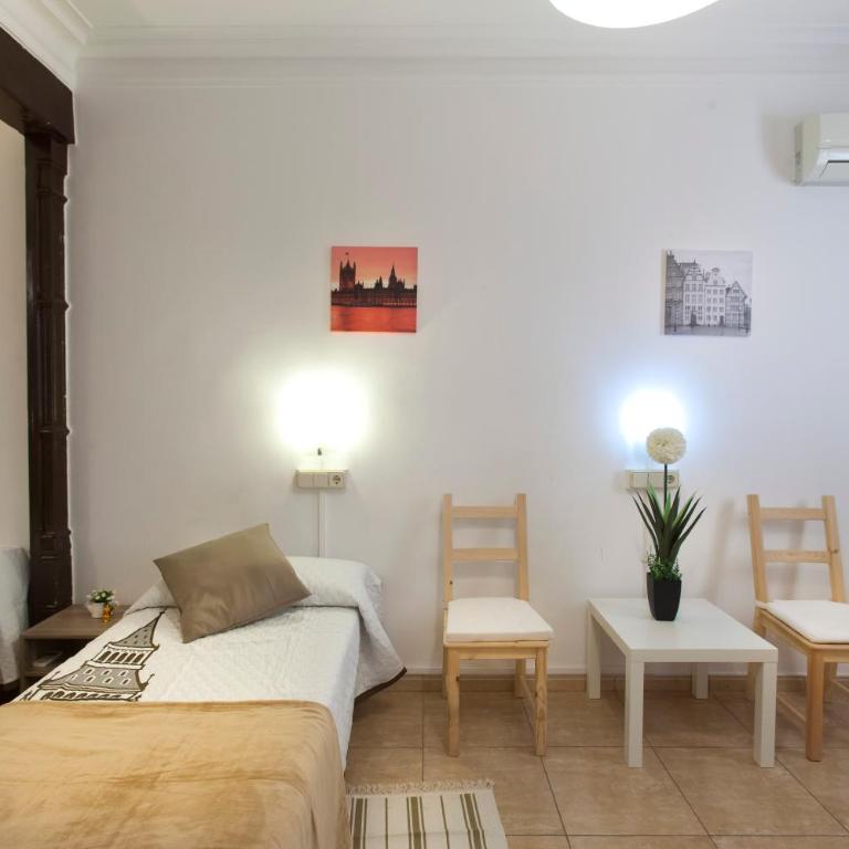 Hostal Dragonflybcn - Quadruple Room with Bathroom - 4