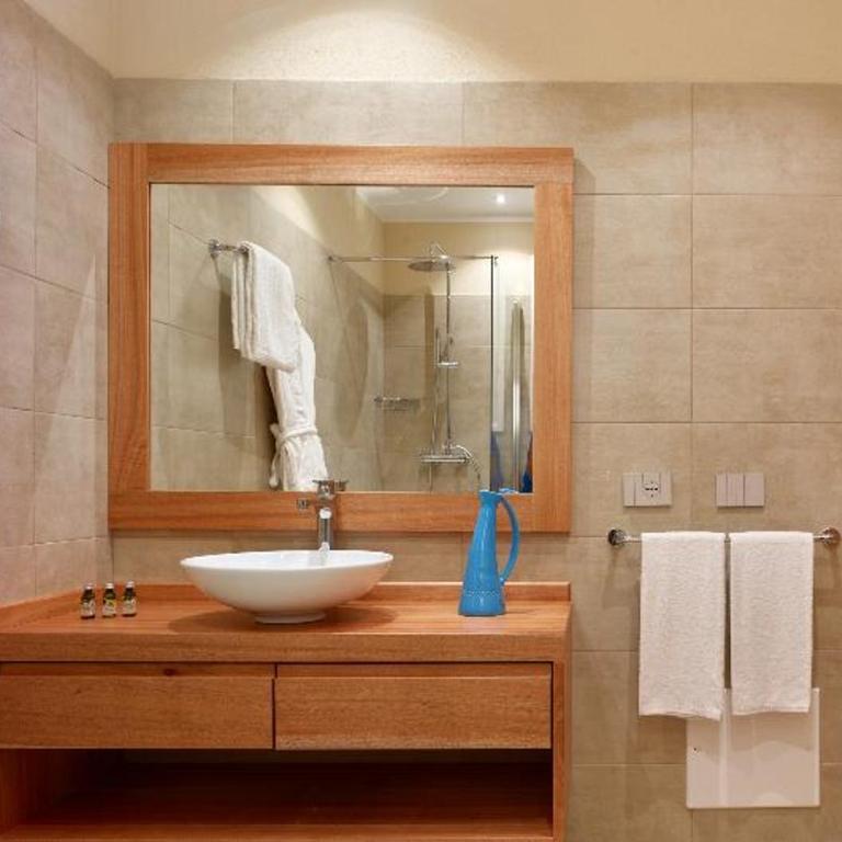 Le Bouganville Rooms Suites and Apartments - Camera Matrimoniale con Terrazza e Vista Mare - 3