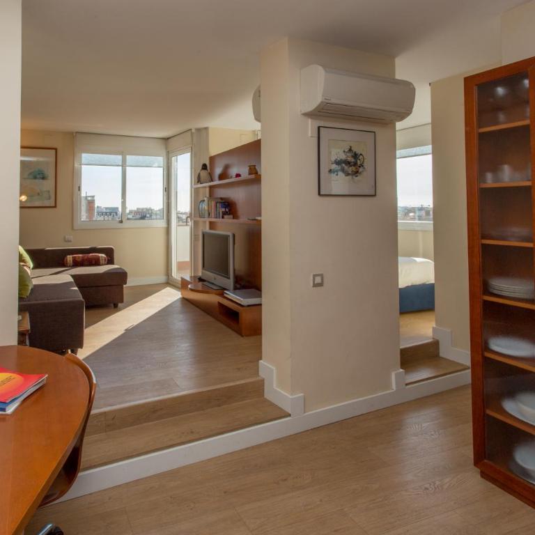 Gaudi penthouse with terrace views - One-Bedroom Apartment - 23