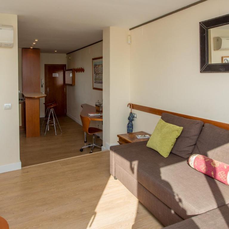 Gaudi penthouse with terrace views - One-Bedroom Apartment - 10
