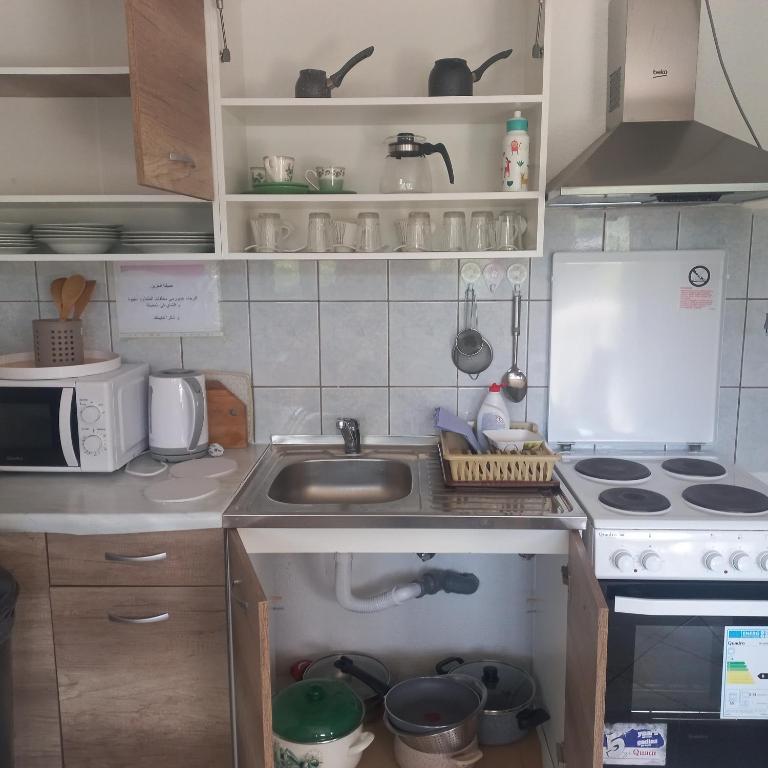 Amina River Apartment - Three-Bedroom Apartment with Lake View - 8