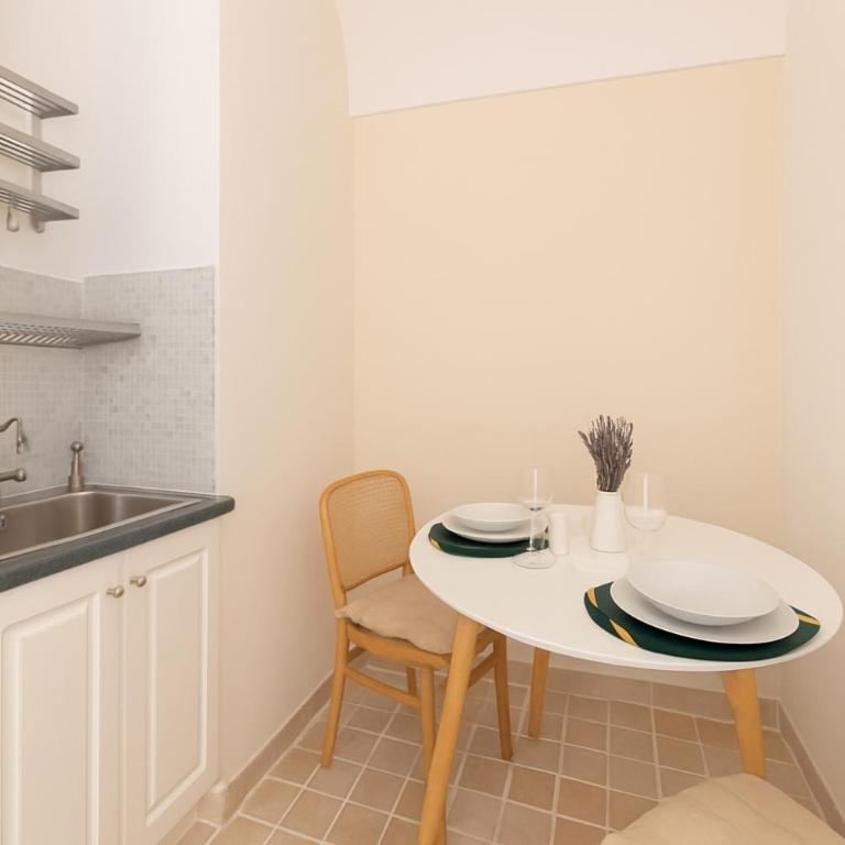 Suite a pochi passi dalla Piazzetta - Appartamento con 1 Camera da Letto - 2