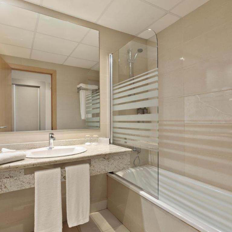Hotel Best Cap Salou - Habitación Doble sin vistas - 1 o 2 camas (2 adultos) - 3