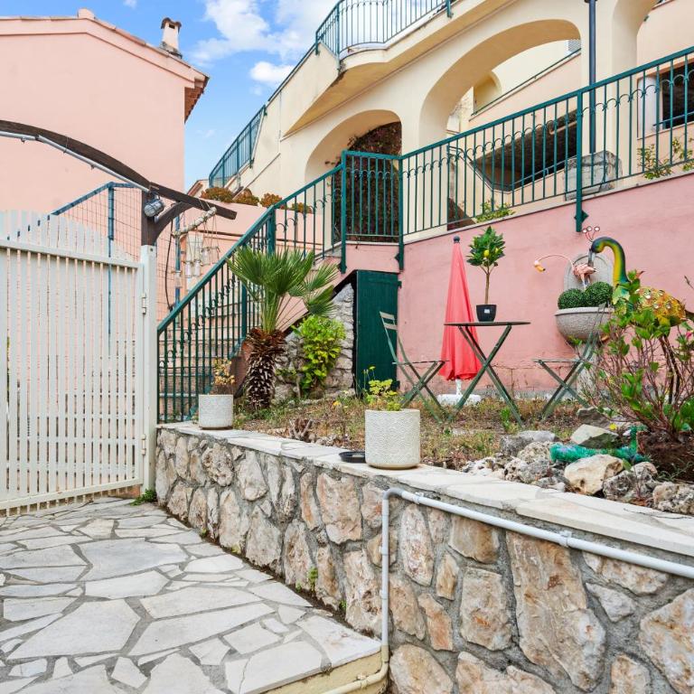Charmante maison - Proche Monaco - Piscine partagée - DP - Appartement 2 Chambres - 35