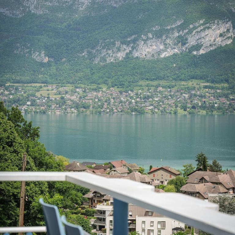 Venez Chez Vous La Maison Bleue - Vacation Home - 1