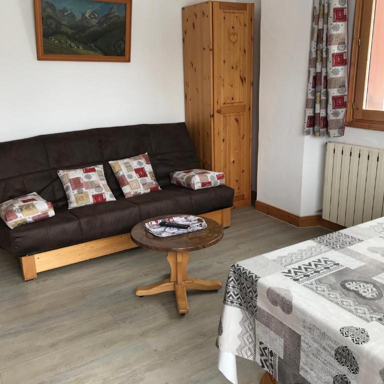 Montana 2 - Two-Bedroom Apartment - 3