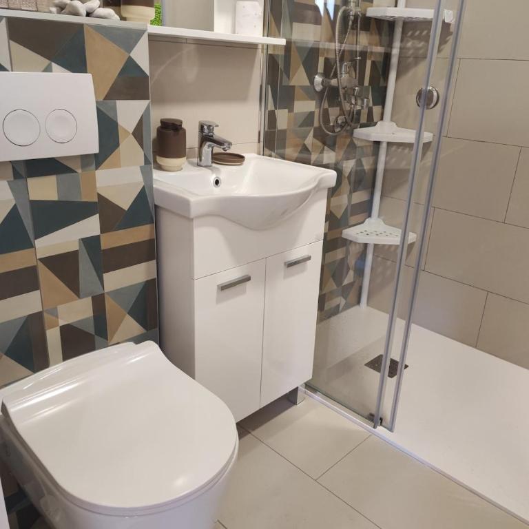 Riverstone Home - Two-Bedroom Deluxe Apartment with Balcony - 5