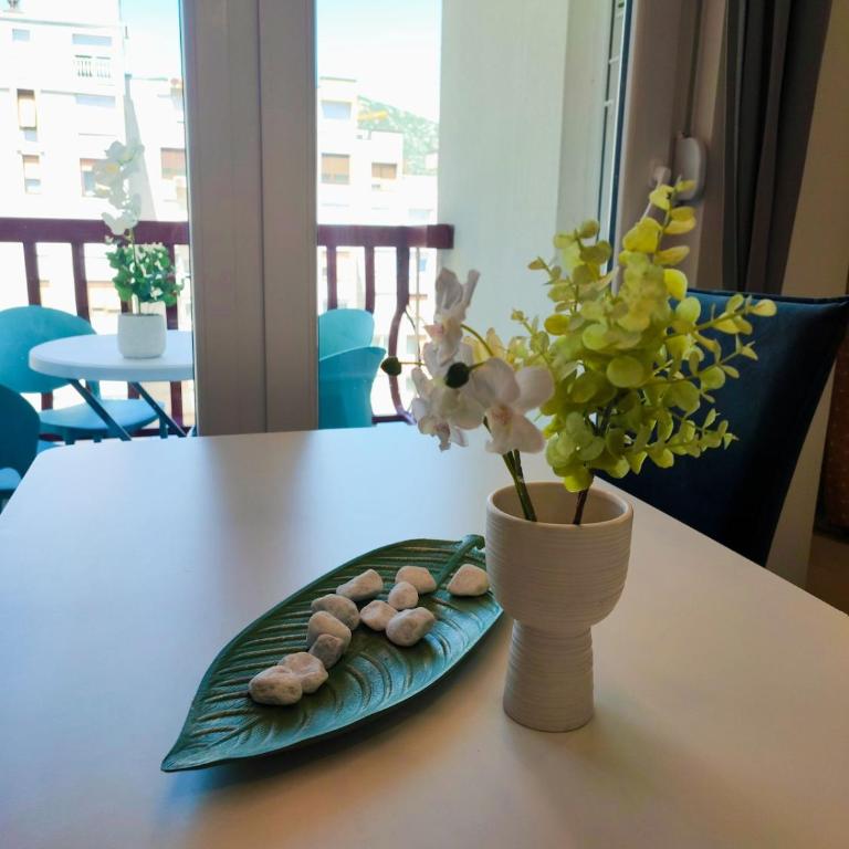 Riverstone Home - Two-Bedroom Deluxe Apartment with Balcony - 9