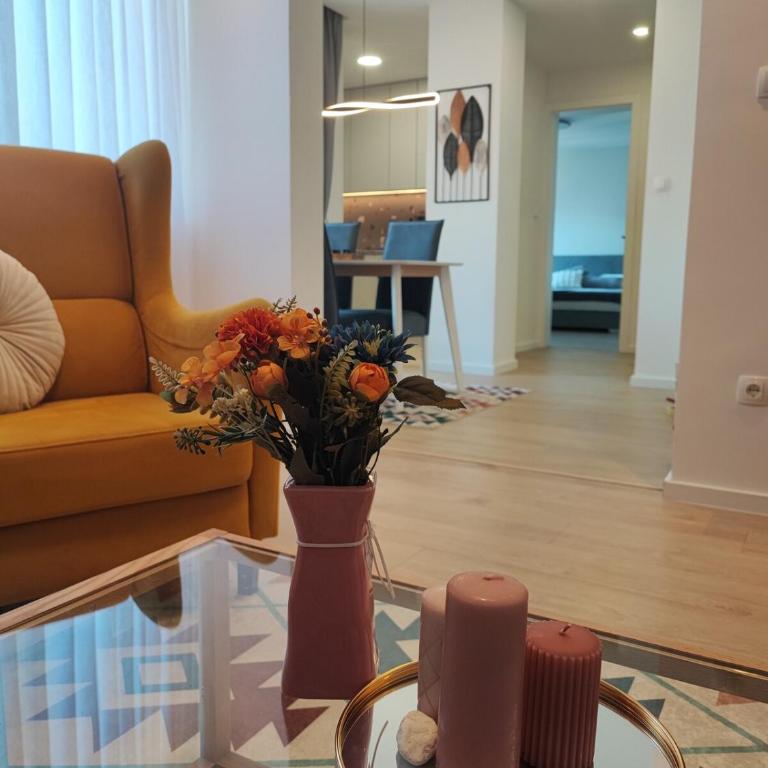 Riverstone Home - Two-Bedroom Deluxe Apartment with Balcony - 11