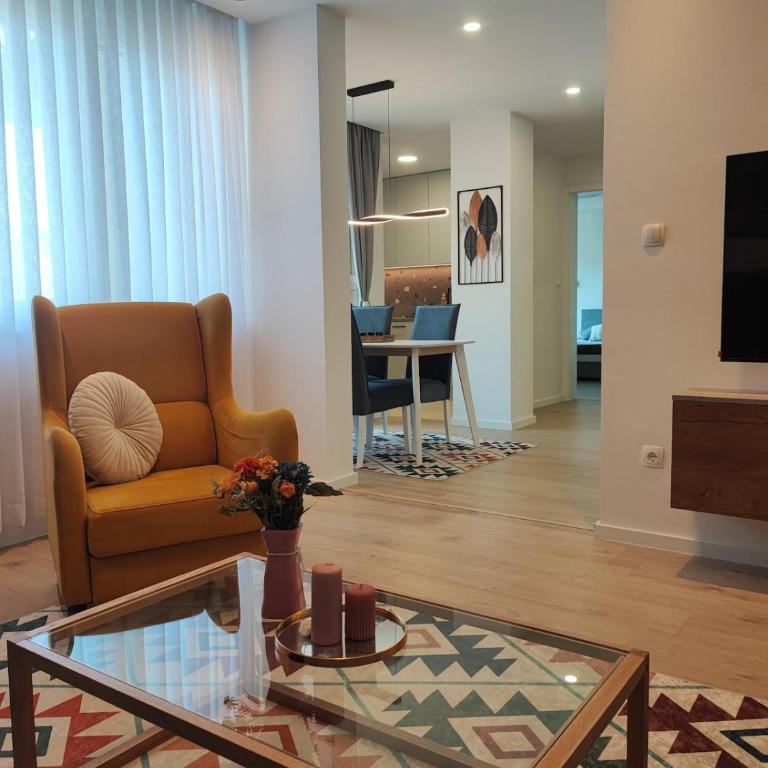 Riverstone Home - Two-Bedroom Deluxe Apartment with Balcony - 18