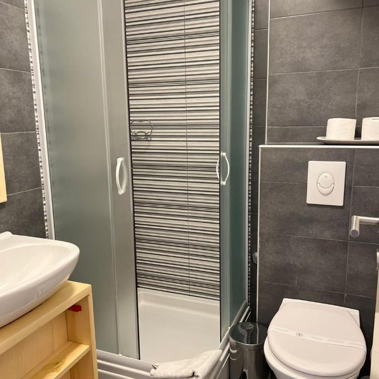 Hotel Xanadu - Double Room with Balcony and Side Sea View - 5