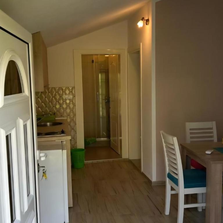 Apartmani Lucija Sutomore - Apartman sa 1 Spavaćom Sobom - 2