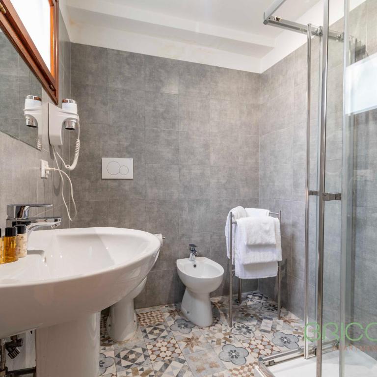 Biennale Ensuite Rooms By Bricola Apartments - Camera Matrimoniale Deluxe (2 Adulti + 1 Bambino) - 8