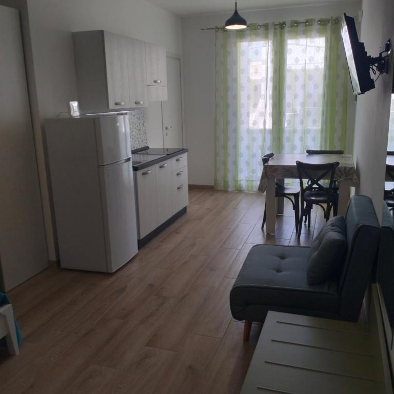 Diana Apartment - Studio Apartment with Balcony - 17