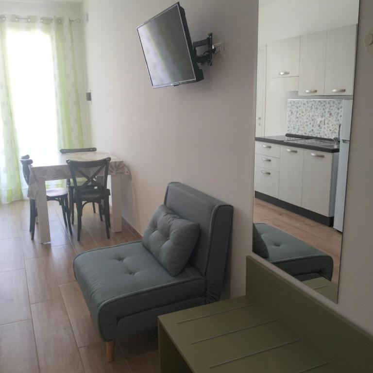 Diana Apartment - Studio Apartment with Balcony - 9