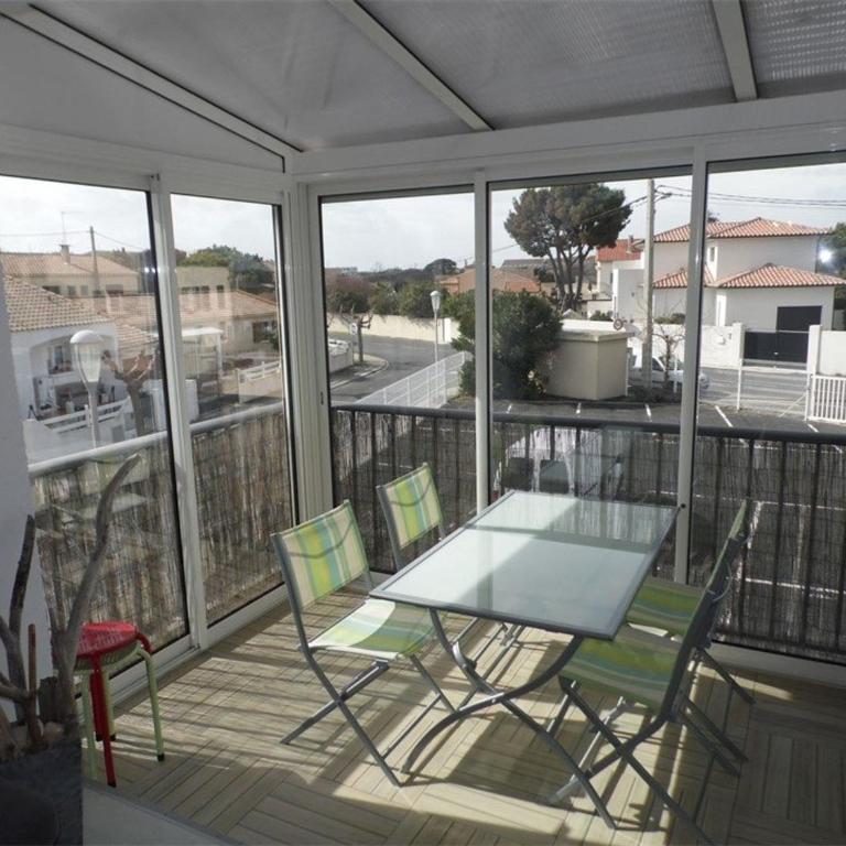 Studio mezzanine avec loggia, 4 couchages, parking privé - Estudio - 9