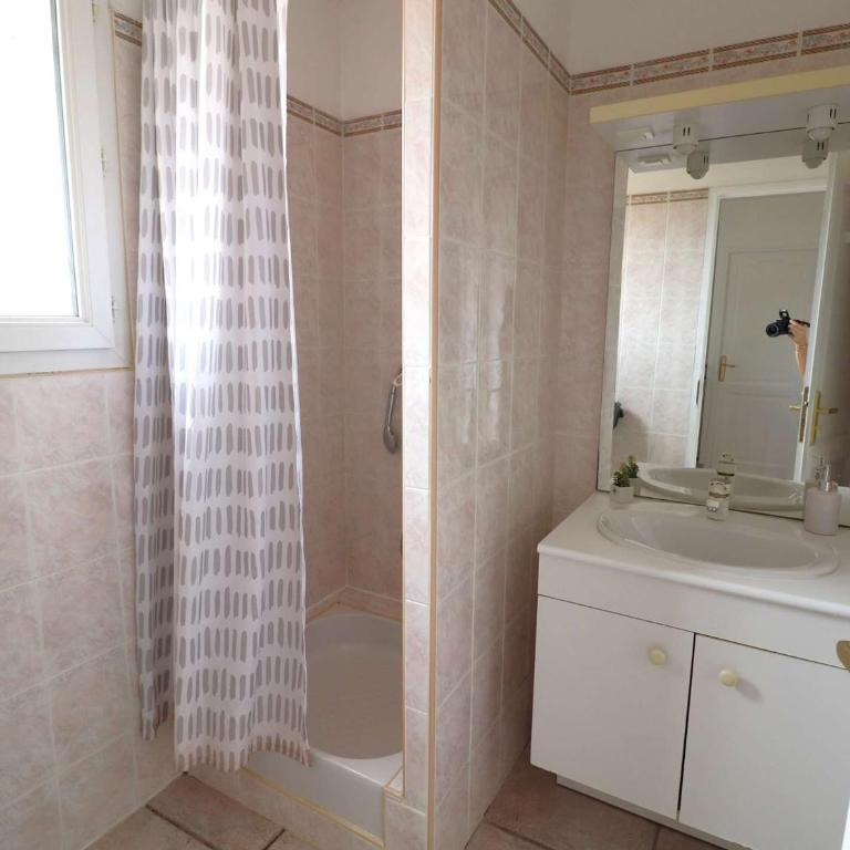 Villa 3 étoiles avec piscine privée, 500m de la plage, 4 chambres pour 6-8 pers. au Grau-du-Roi - FR-1-307-157 - Villa - 17