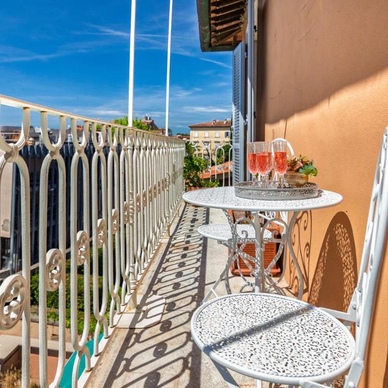 Hostly-San Giuseppe Luxury Apartment-By the Tower - Two-Bedroom Deluxe Apartment with Balcony - 3