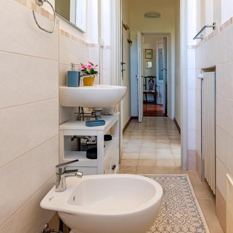 Hostly-San Giuseppe Luxury Apartment-By the Tower - Two-Bedroom Deluxe Apartment with Balcony - 8