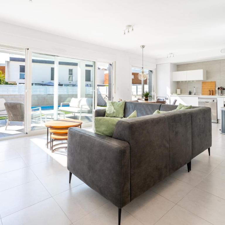 Luxury Casa Bos Palm Tree - Villa with Jacuzzi and Pool - Three-Bedroom Villa - 6