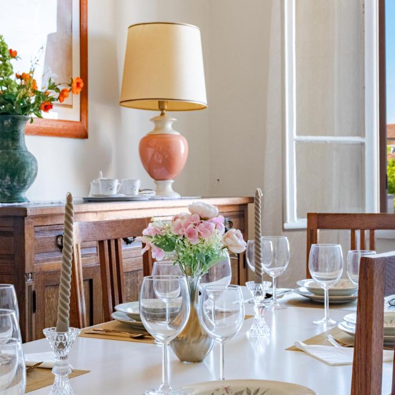 Hostly-San Giuseppe Luxury Apartment-By the Tower - Two-Bedroom Deluxe Apartment with Balcony - 15