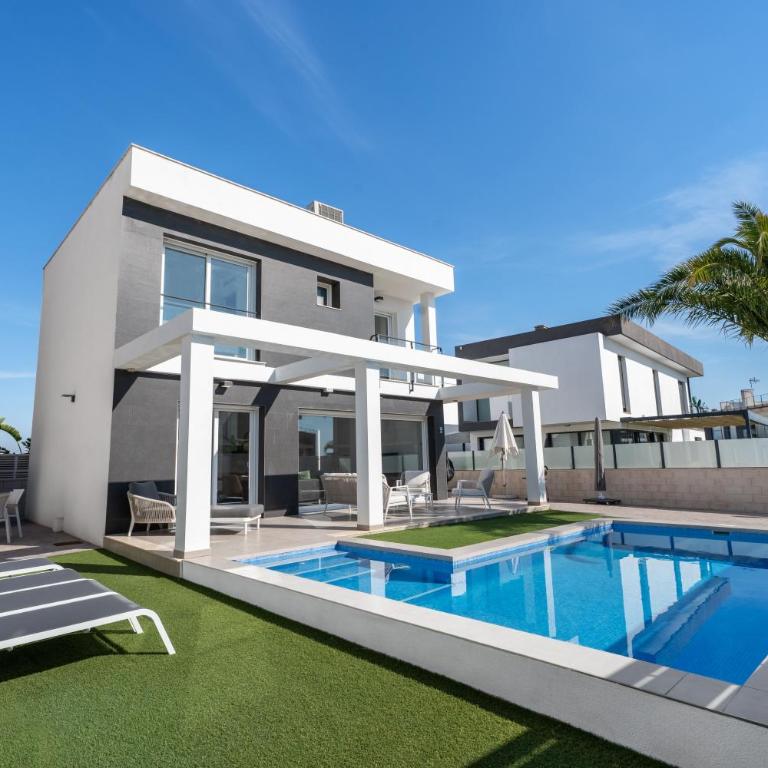 Luxury Casa Bos Palm Tree - Villa with Jacuzzi and Pool - Three-Bedroom Villa - 5