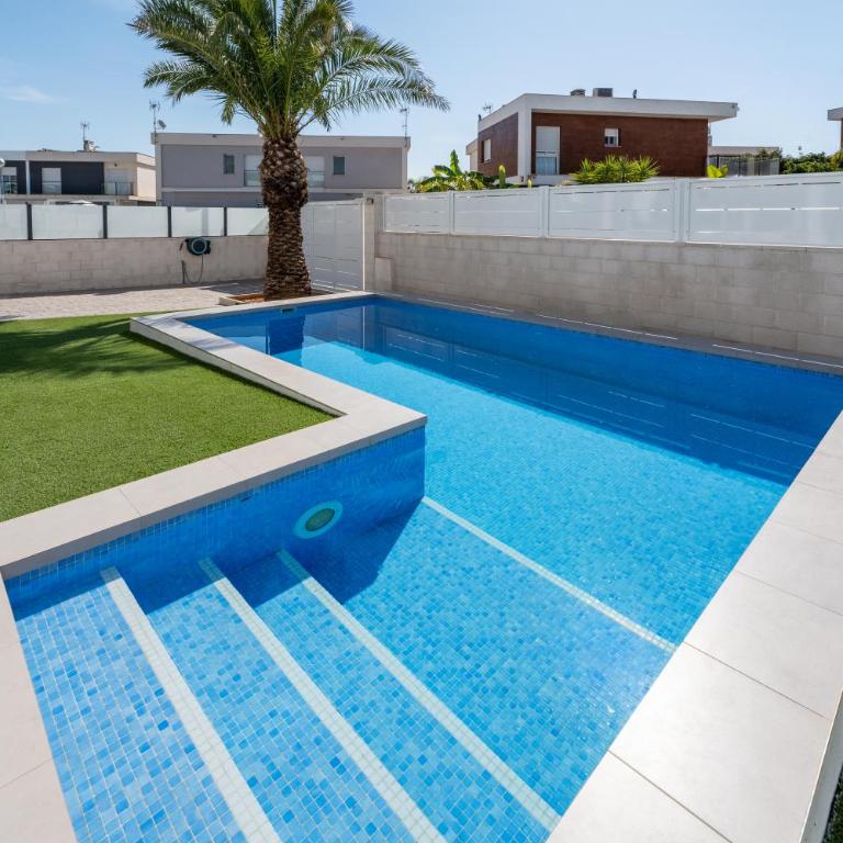Luxury Casa Bos Palm Tree - Villa with Jacuzzi and Pool - Three-Bedroom Villa - 2