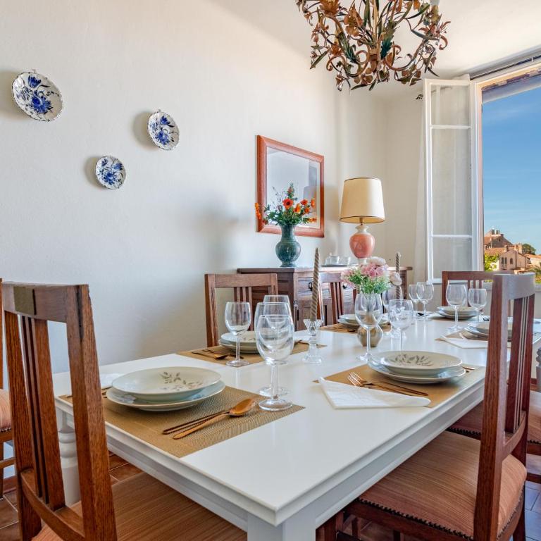 Hostly-San Giuseppe Luxury Apartment-By the Tower - Two-Bedroom Deluxe Apartment with Balcony - 20