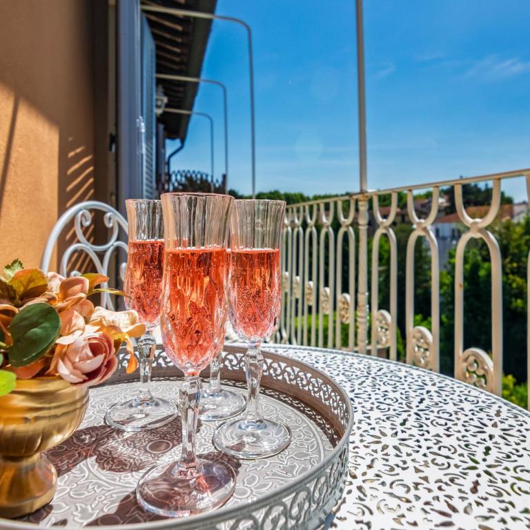 Hostly-San Giuseppe Luxury Apartment-By the Tower - Two-Bedroom Deluxe Apartment with Balcony - 27