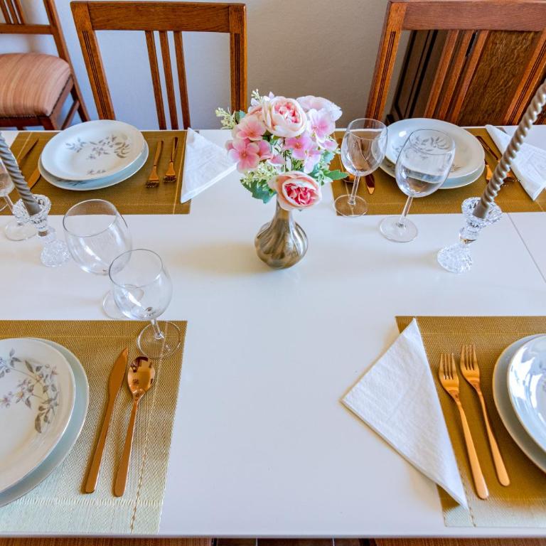 Hostly-San Giuseppe Luxury Apartment-By the Tower - Two-Bedroom Deluxe Apartment with Balcony - 32