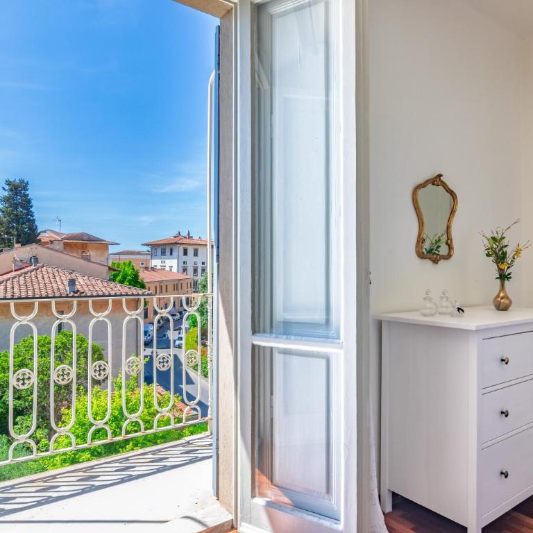 Hostly-San Giuseppe Luxury Apartment-By the Tower - Two-Bedroom Deluxe Apartment with Balcony - 37