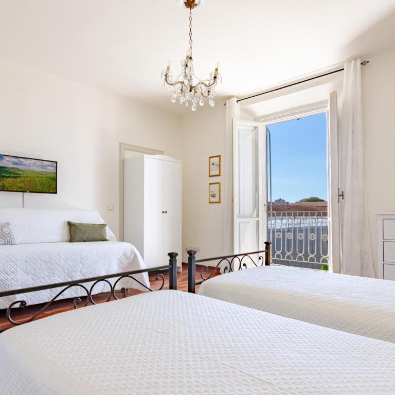 Hostly-San Giuseppe Luxury Apartment-By the Tower - Two-Bedroom Deluxe Apartment with Balcony - 39