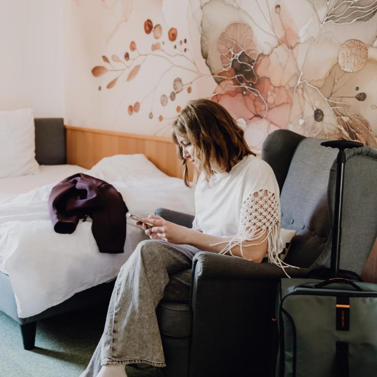 Hotel Dorfcafe Unken - Zimmer mit Queensize-Bett und Balkon - 19