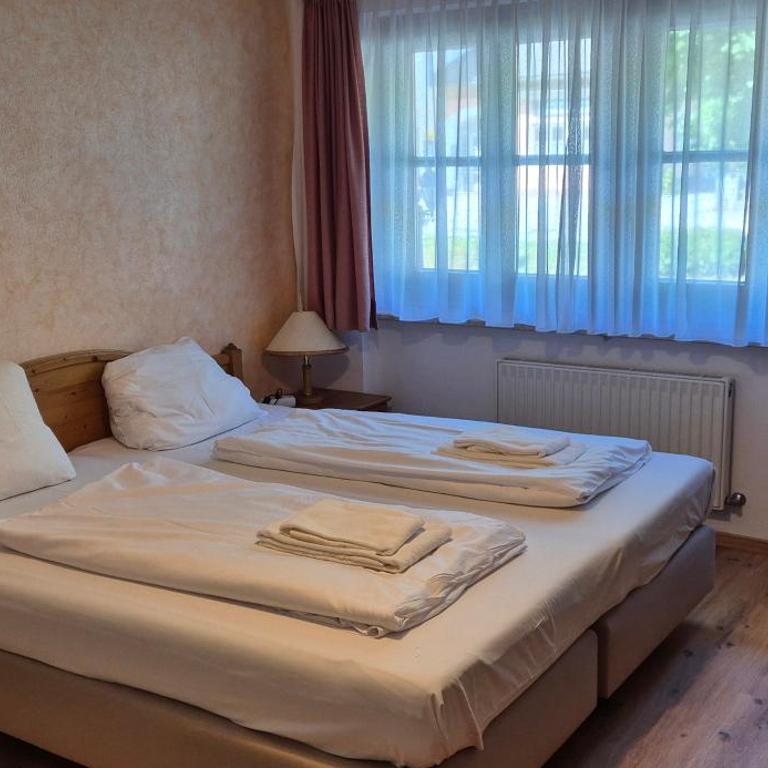 Sporthotel Dachstein West - Dreibettzimmer - 2