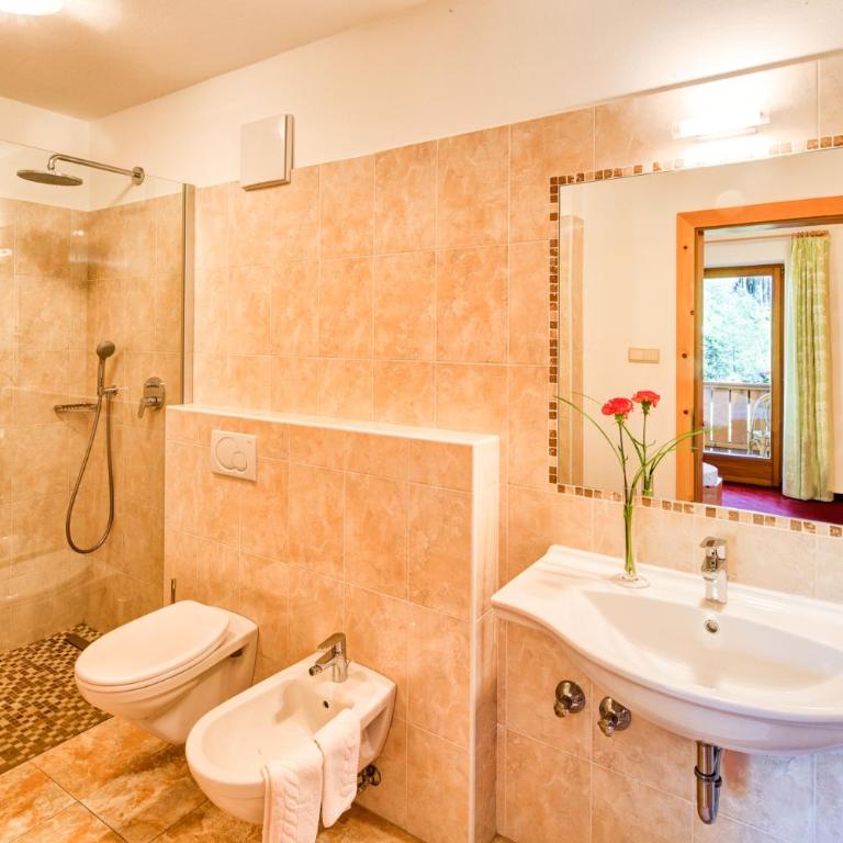 Hotel Wiesl - Double Room with Balcony - 11