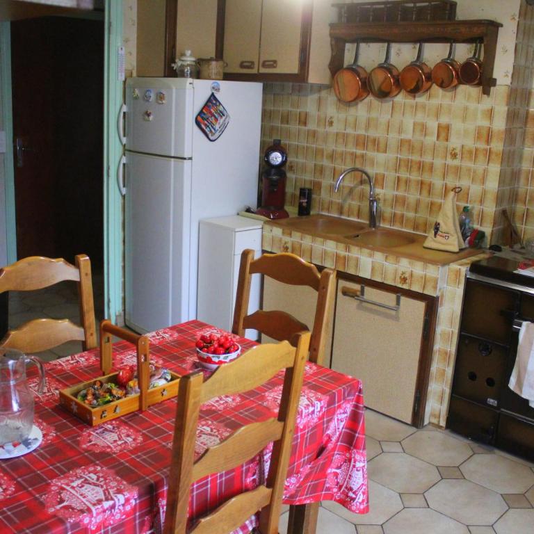 Les Hauts du Pâquier - Habitación Cuádruple con vistas a la montaña - 1