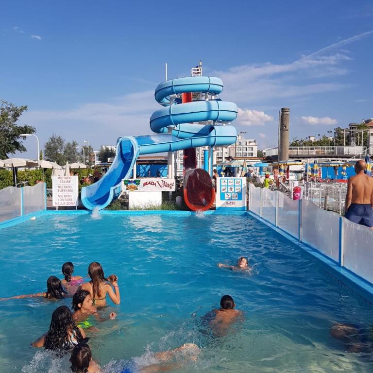 RICCIONE sul MARE con servizio SPIAGGIA e AQUAPARK - Apartment with View and Balcony - 96