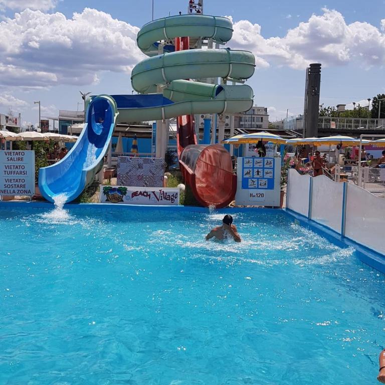 RICCIONE sul MARE con servizio SPIAGGIA e AQUAPARK - Apartment with View and Balcony - 98