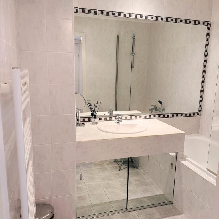Spacious Seaside Condo with Garden & Sea-View - Appartement 3 Chambres - 33