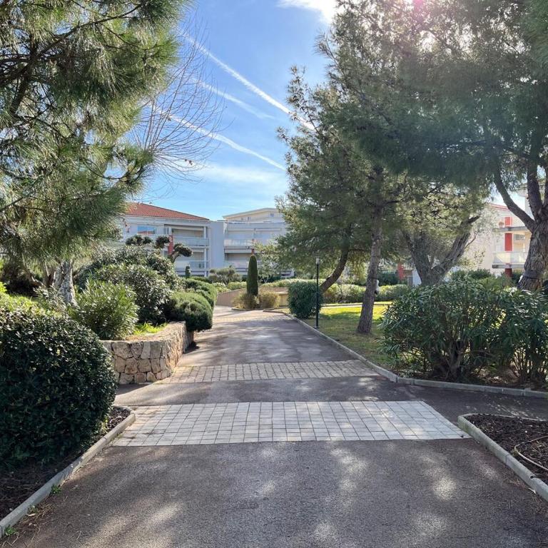 Spacious Seaside Condo with Garden & Sea-View - Appartement 3 Chambres - 37