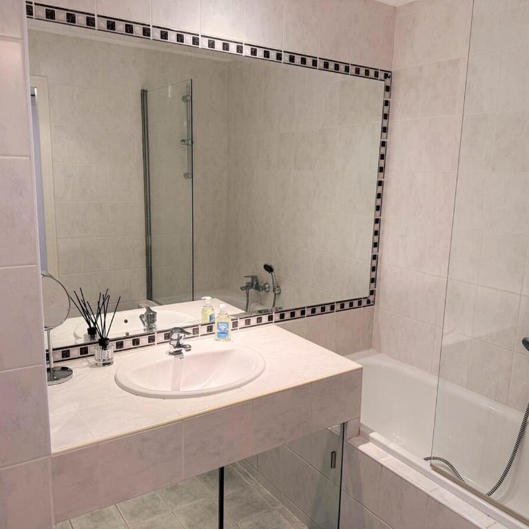 Spacious Seaside Condo with Garden & Sea-View - Appartement 3 Chambres - 39