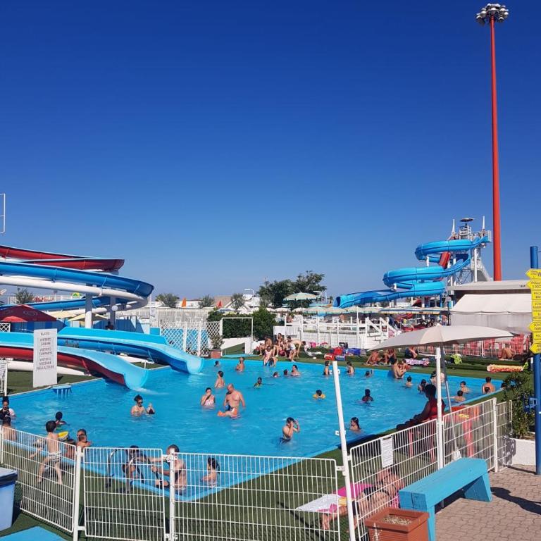RICCIONE sul MARE con servizio SPIAGGIA e AQUAPARK - Apartment with View and Balcony - 100